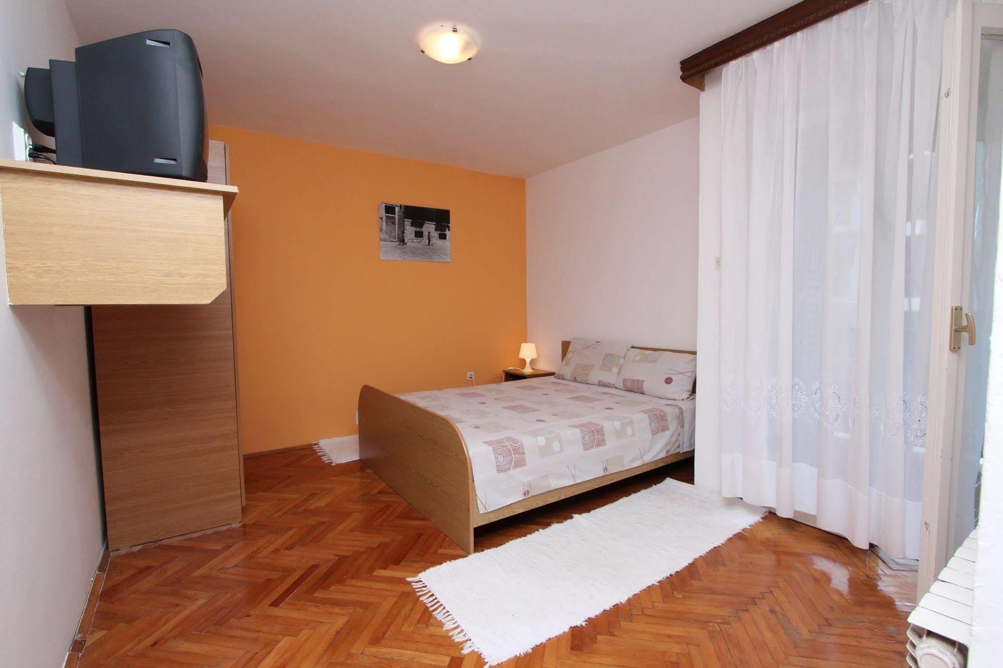 Apartments Tara Rovigno Esterno foto