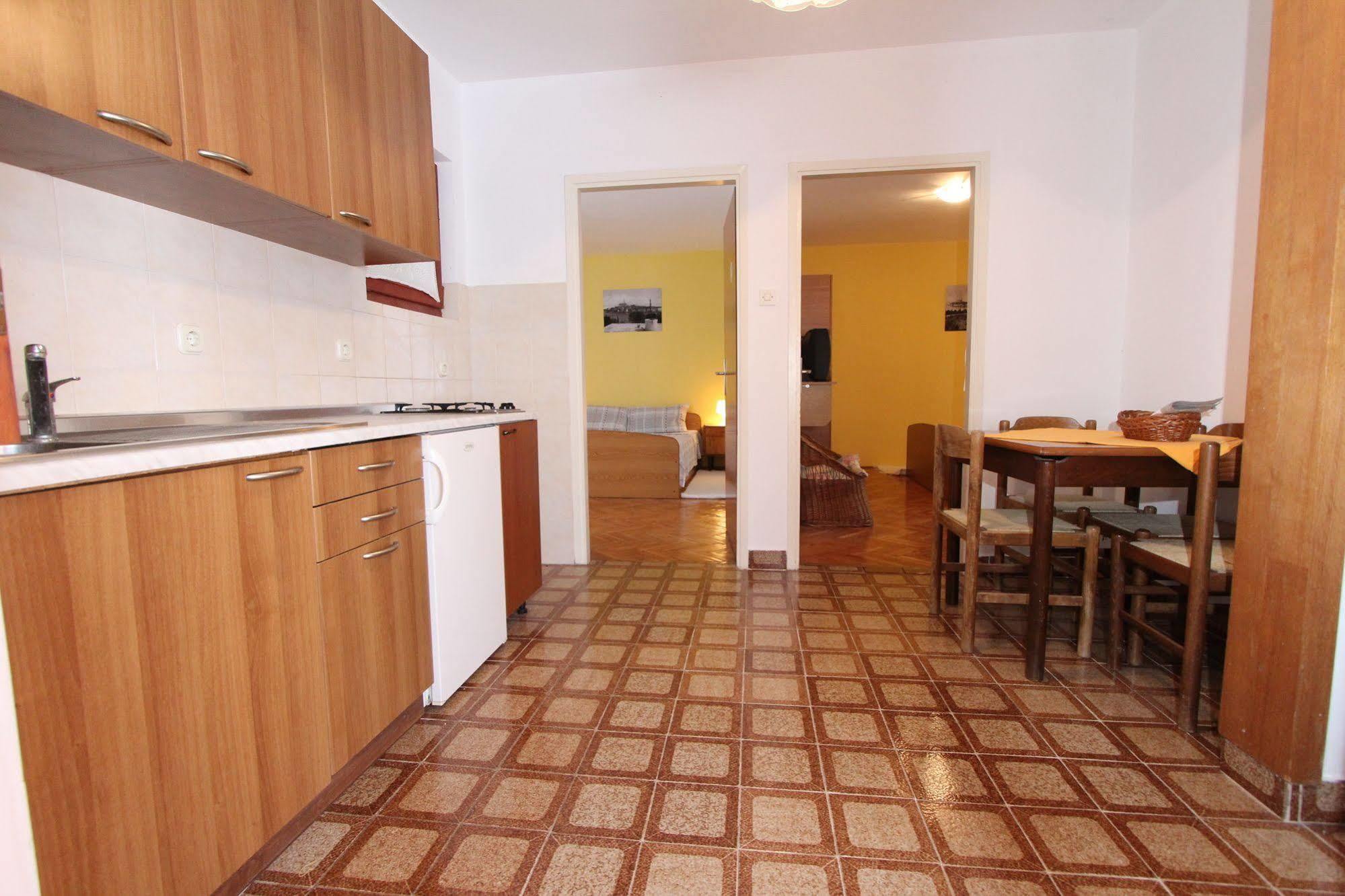 Apartments Tara Rovigno Esterno foto